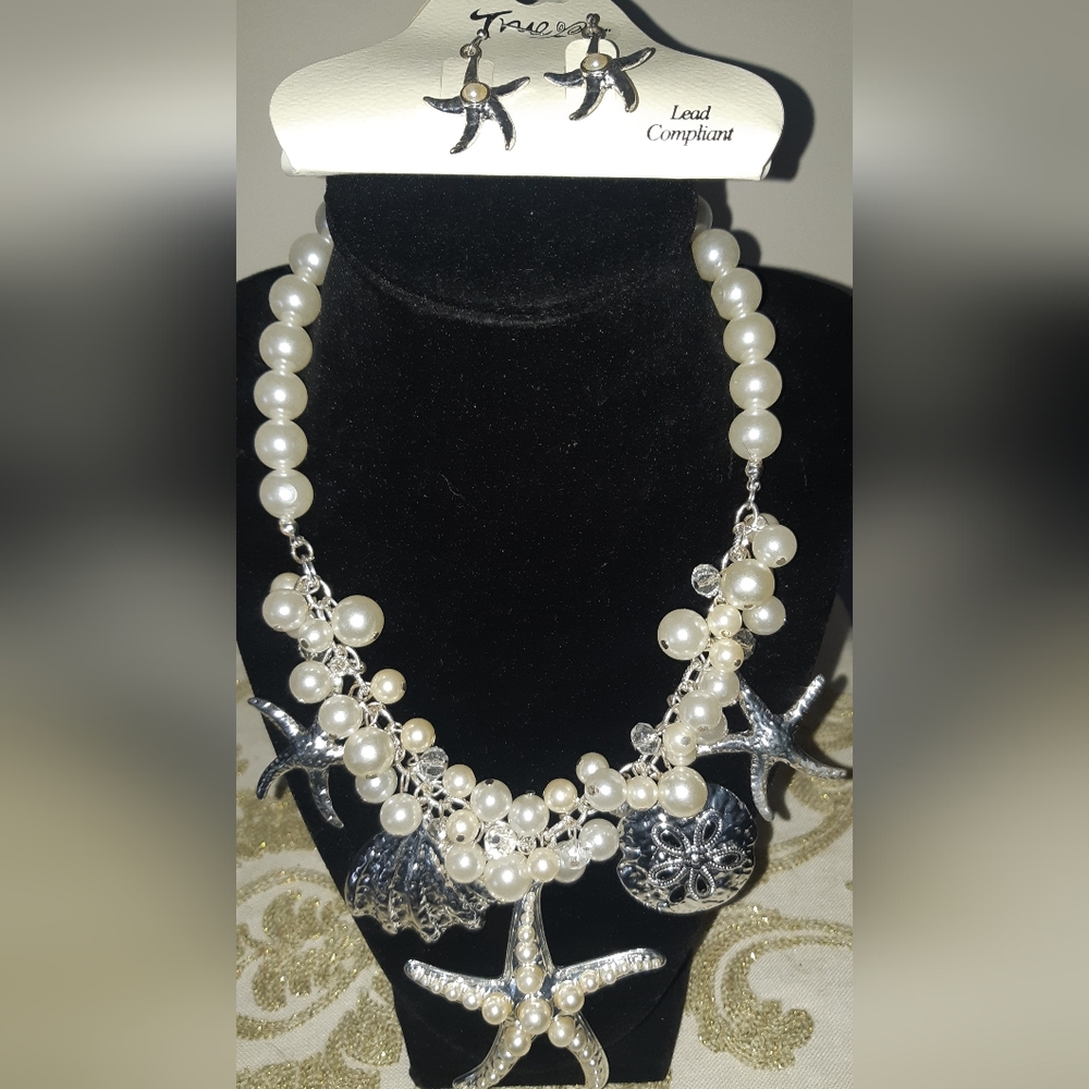 NWT Bridal Vacation Chunky Elegant Statment Pearl and Silver Necklace Set